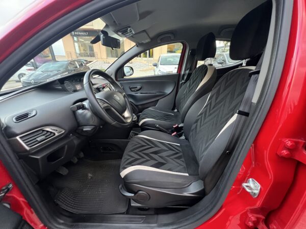 Lancia Ypsilon 1.0 GPL 69 CV - immagine 10