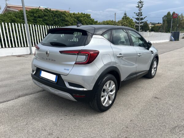 Renault Captur 1.6 PLUG-IN HYBRID 160 CV - immagine 5