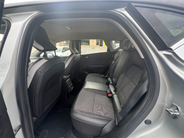 Renault Captur 1.6 PLUG-IN HYBRID 160 CV - immagine 10