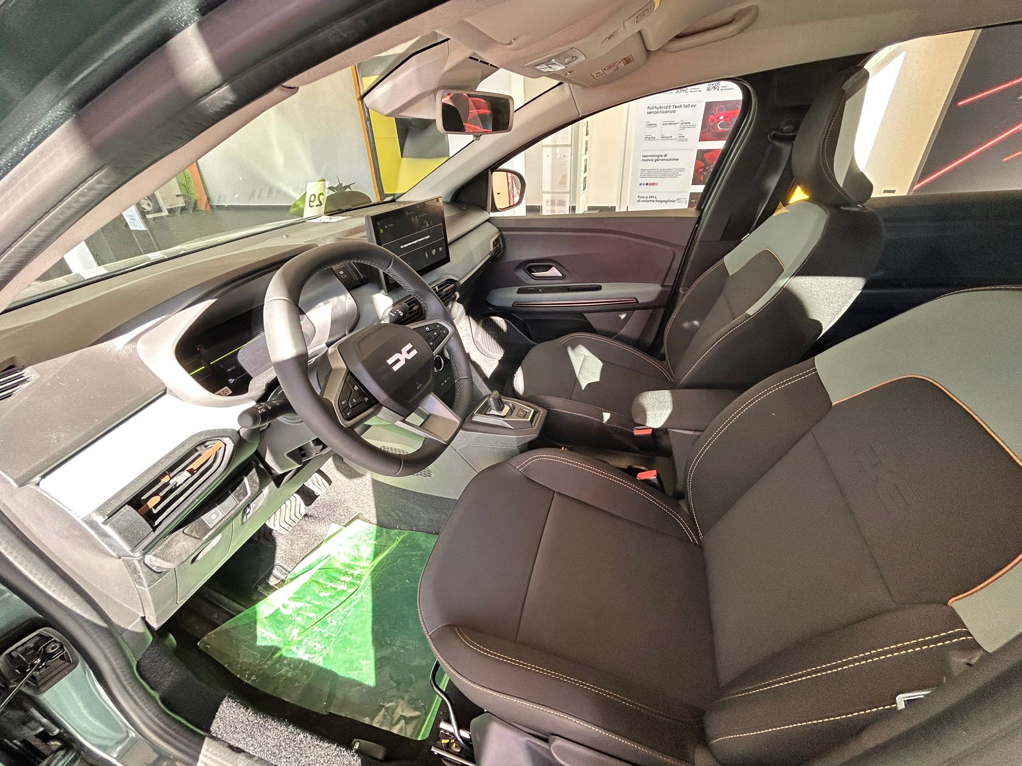 La Dacia Jogger 1.8 Full Hybrid 155 KM 0 - immagine 9