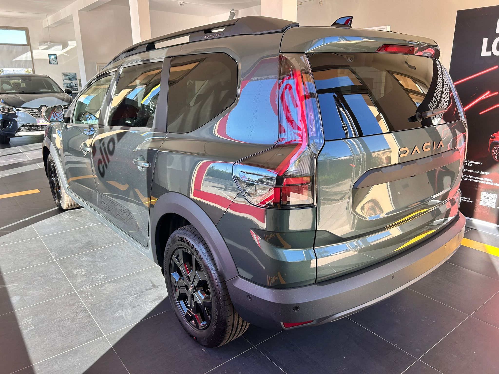 La Dacia Jogger 1.8 Full Hybrid 155 KM 0 - immagine 8