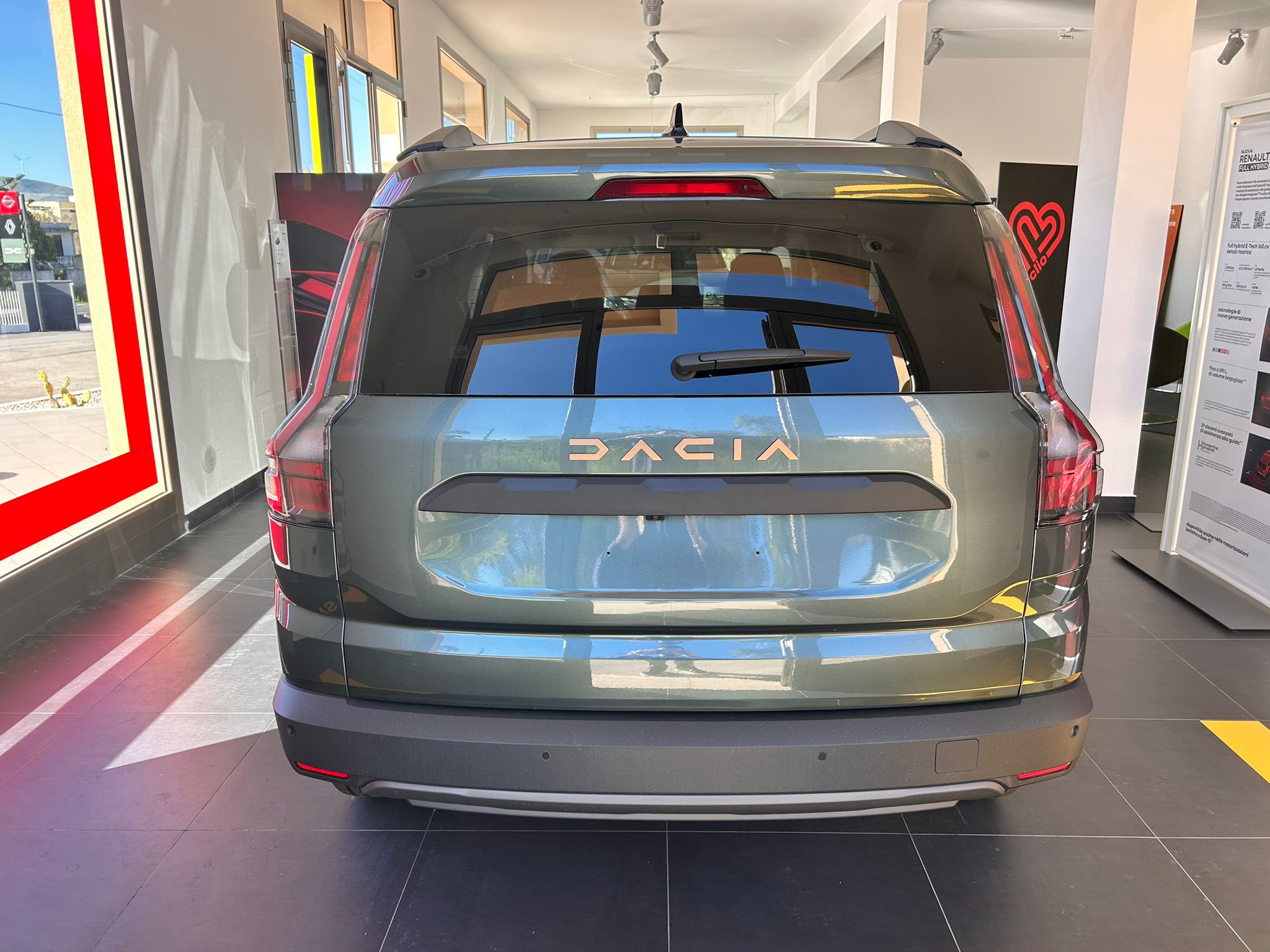 La Dacia Jogger 1.8 Full Hybrid 155 KM 0 - immagine 7