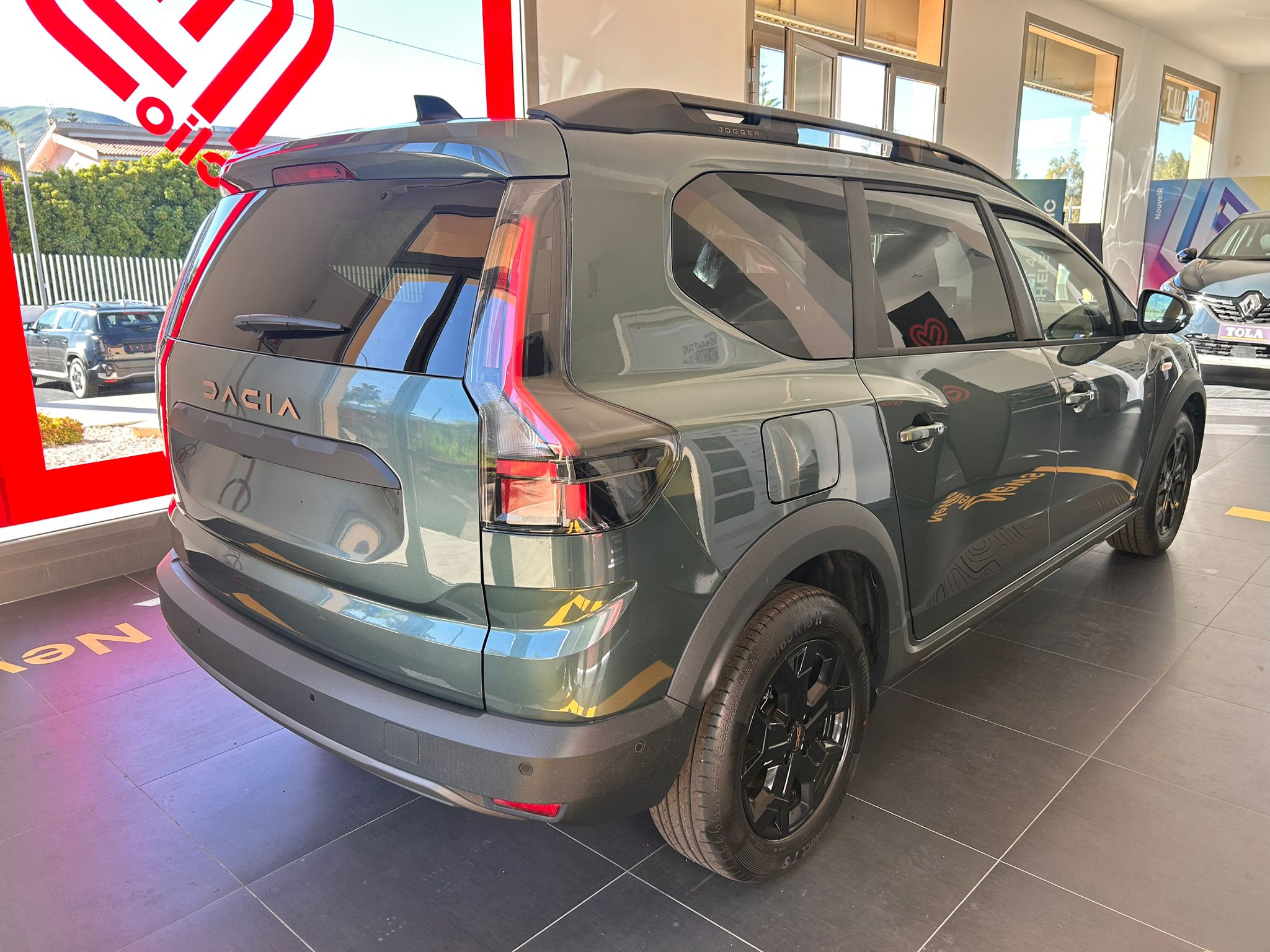 La Dacia Jogger 1.8 Full Hybrid 155 KM 0 - immagine 6