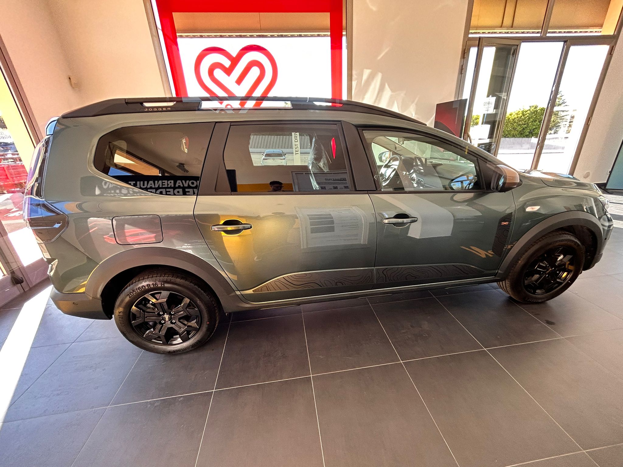 La Dacia Jogger 1.8 Full Hybrid 155 KM 0 - immagine 5