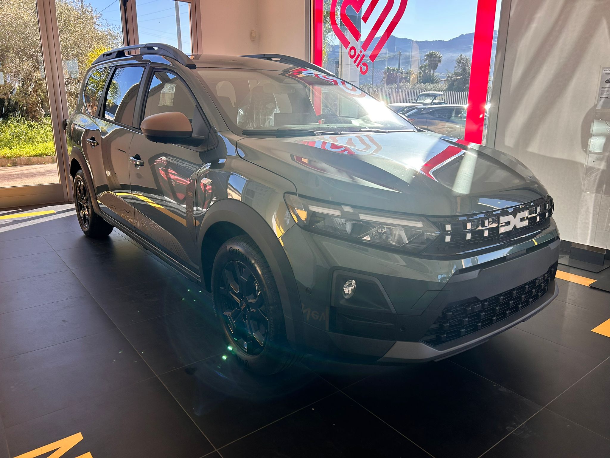 La Dacia Jogger 1.8 Full Hybrid 155 KM 0 - immagine 4