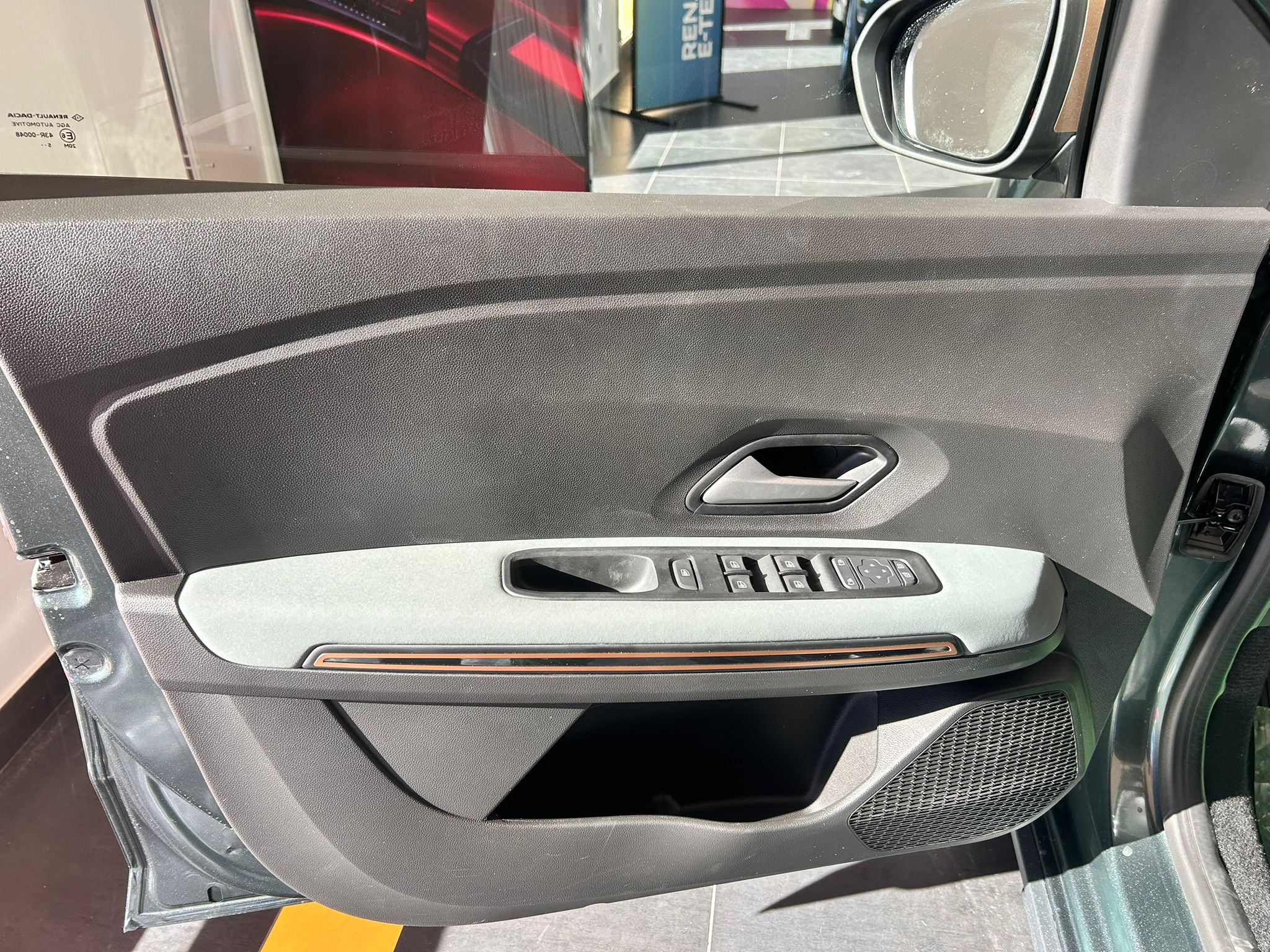 La Dacia Jogger 1.8 Full Hybrid 155 KM 0 - immagine 10