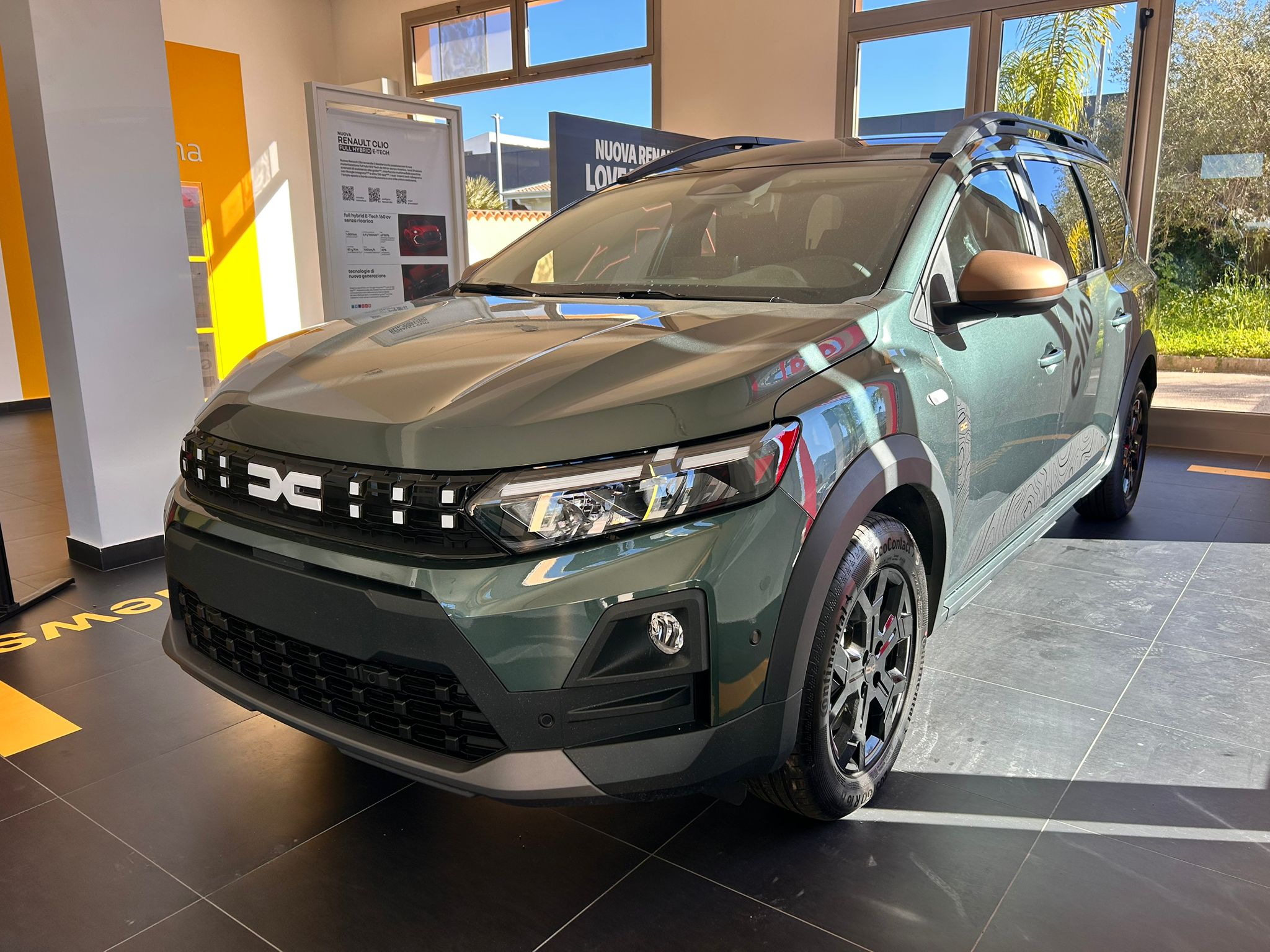 La Dacia Jogger 1.8 Full Hybrid 155 KM 0 - immagine 2