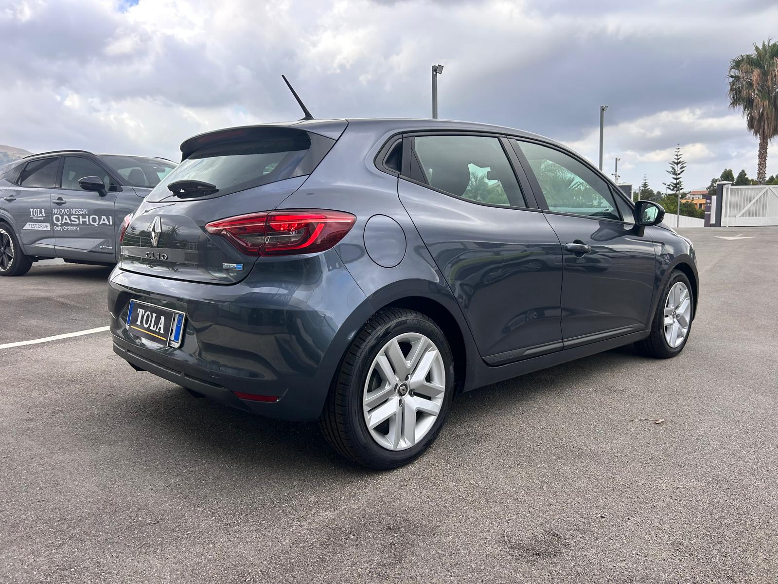 RENAULT CLIO FULL HYBRID 1.6 CC 140CV €. 14.900,00 - immagine 10