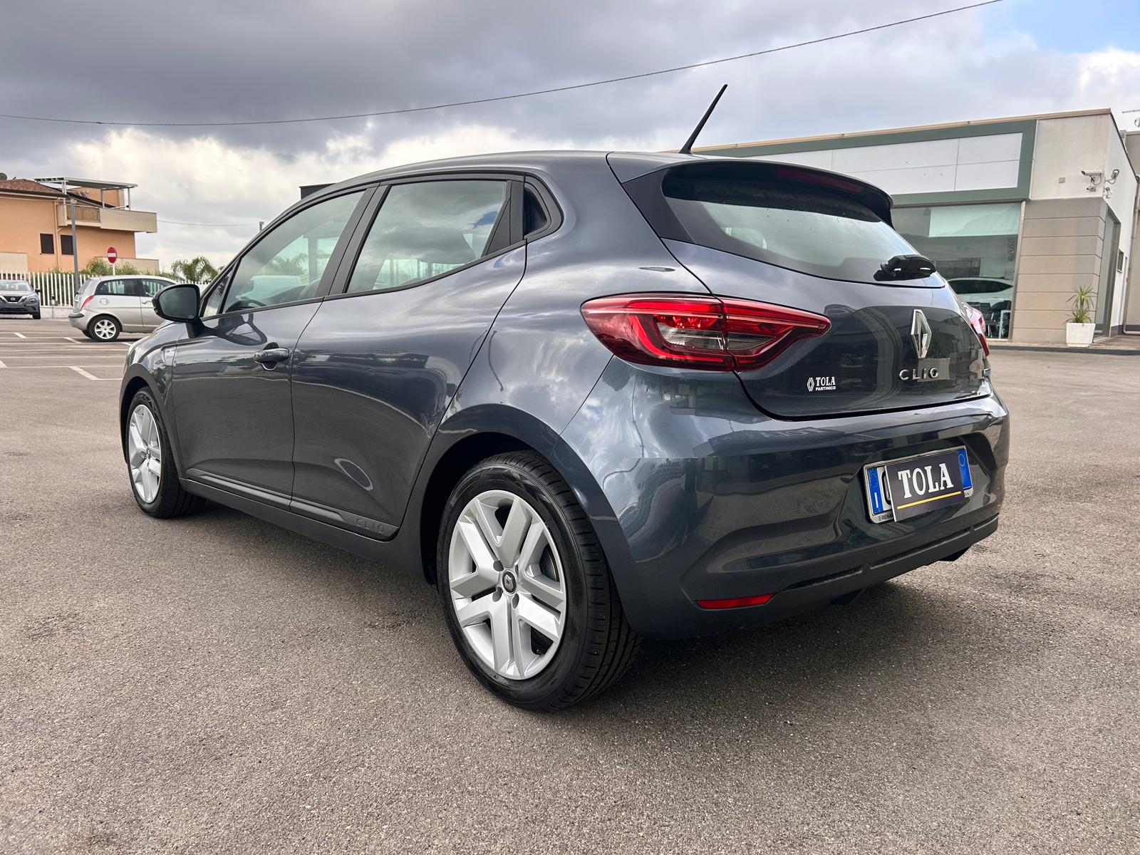 RENAULT CLIO FULL HYBRID 1.6 CC 140CV €. 14.900,00 - immagine 8